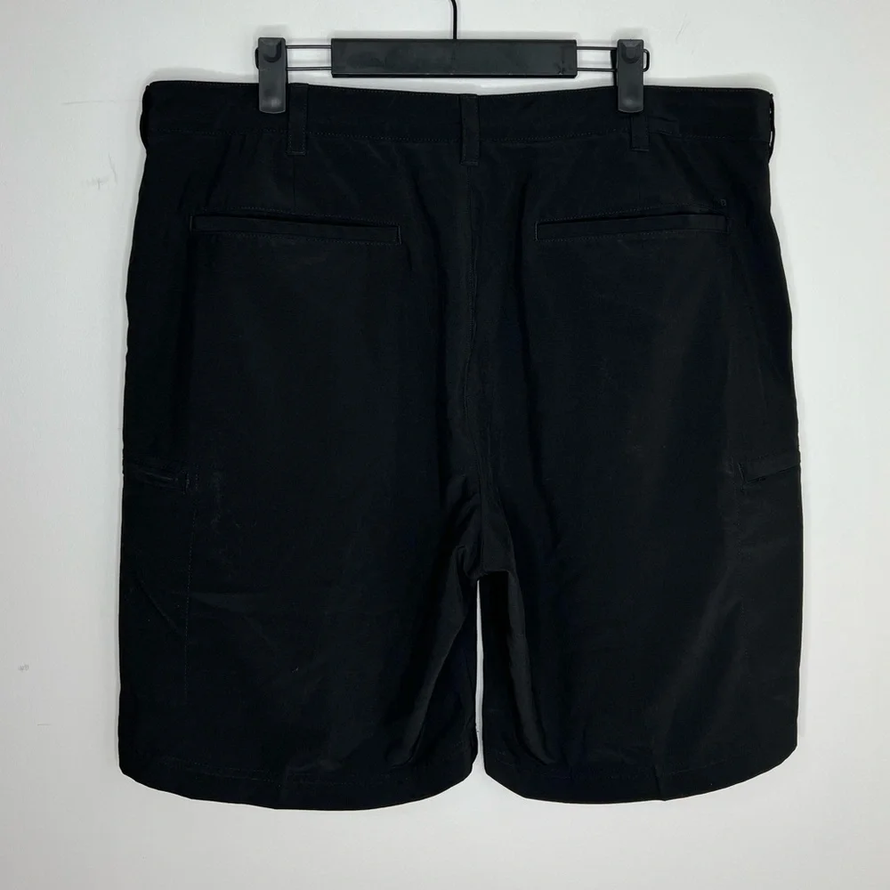 Izod Golf Swingflex Cargo Shorts Men's 38 Black Stretch Poly 5 Pocket - Picture 3 of 7